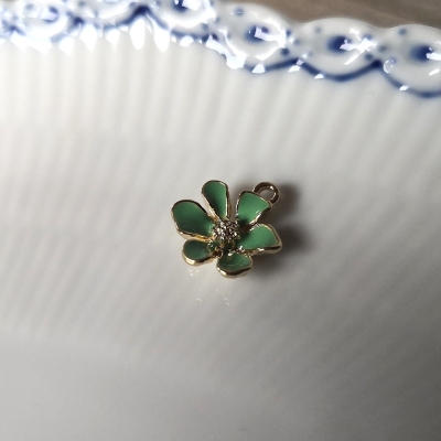 Vedhæng med emalje - blomst...